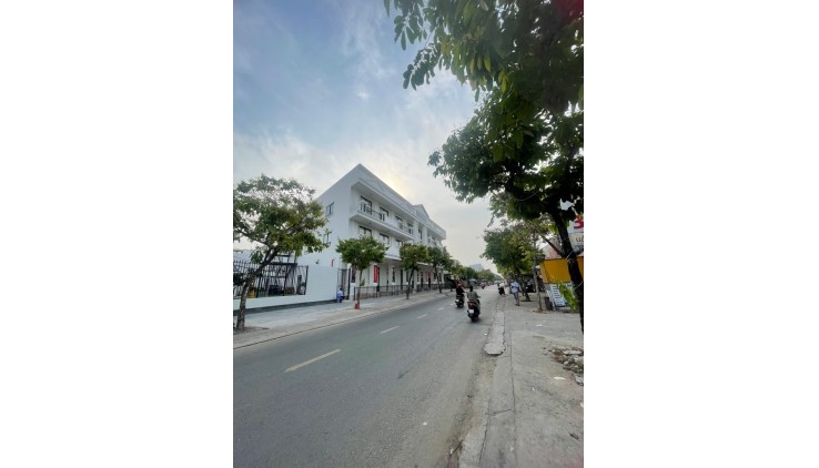 Nhà 71m2 Sát Mặt Tiền, 3.99 Tỷ, Vị Trí Đắc Địa, Không Quy Hoạch, Đông Hưng Thuận – Quận 12.